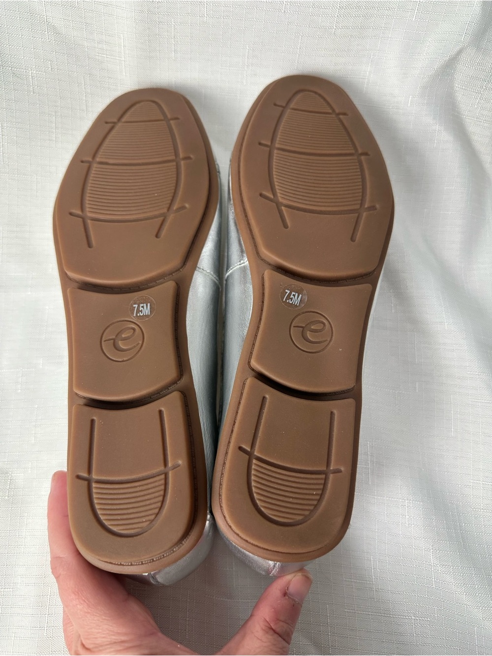 Easy Spirit Brandi Silver Size 7.5 - Picture 3 of 6